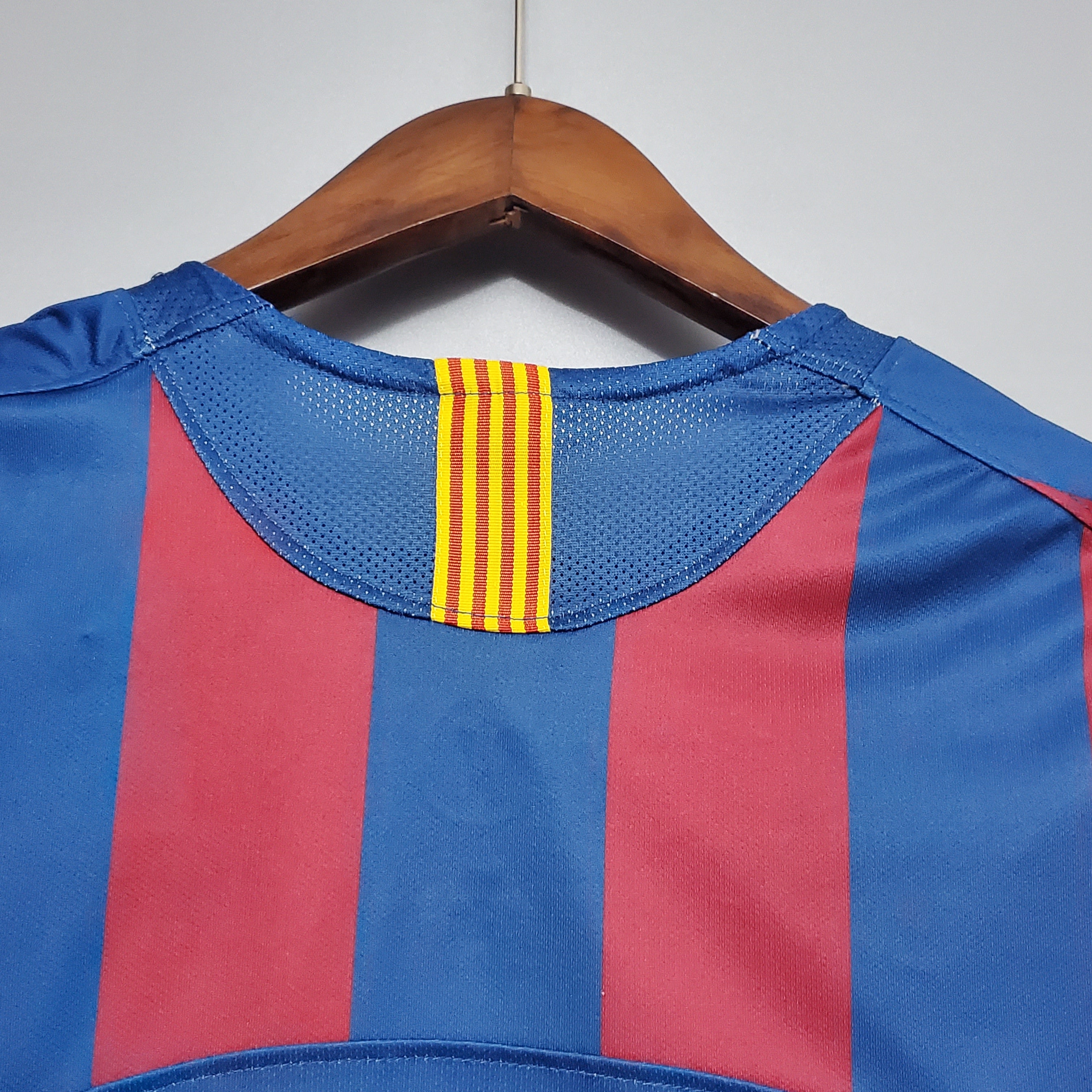 Maillot Vintage Rétro FC Barcelone 2005/06 – Domicile Blaugrana